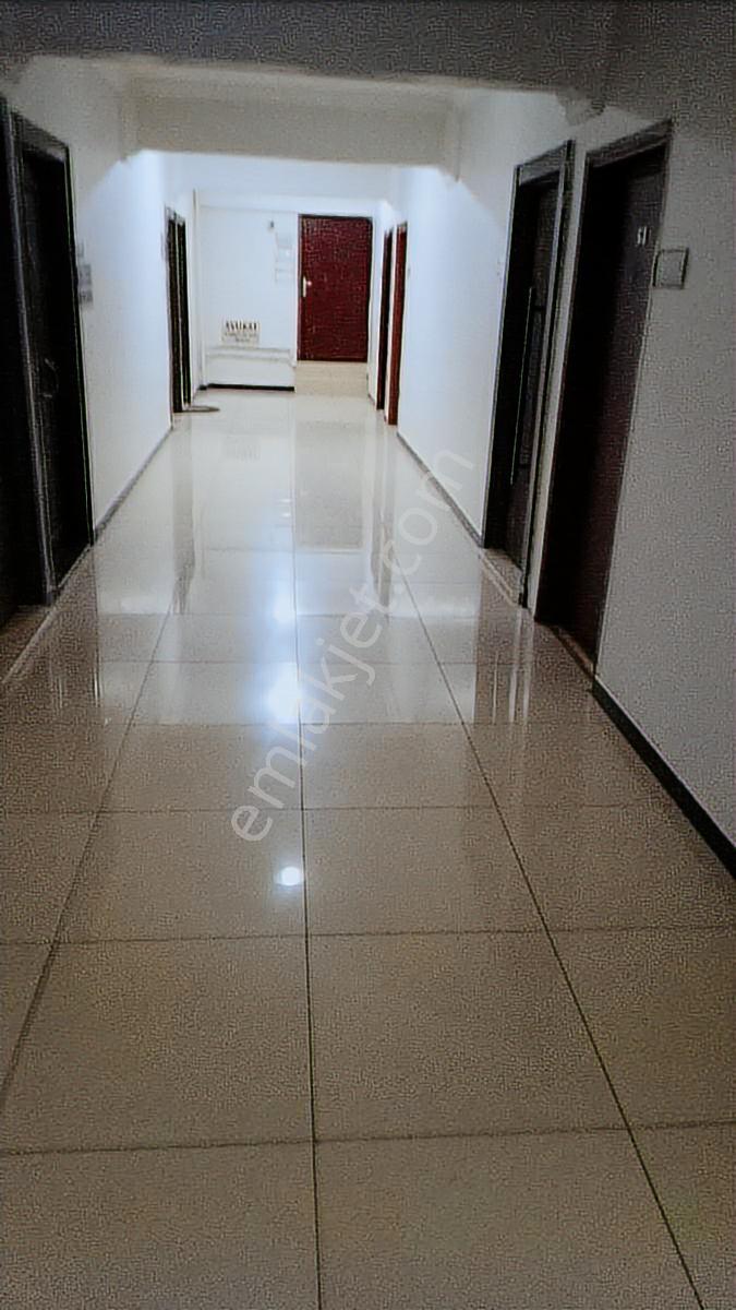 Gakko Kervansaray İş Merkezinde 40m2 3. Katta Kiralık Ofis