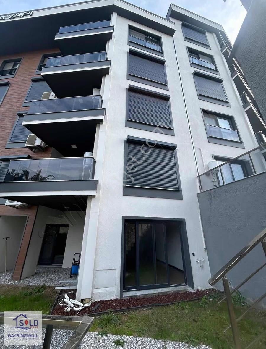 Kuşadası Merkezde Bahçe Kullanımlı 1+1 Satılık Daire