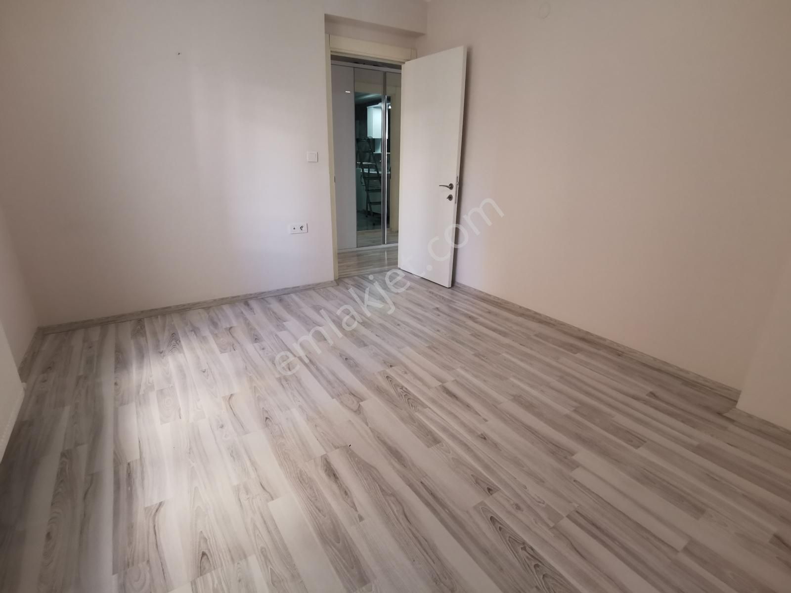 Demirköprü İzban Yakını Geniş Sokak'ta Kiralık Arakat 2+1 Daire - Görsel 17