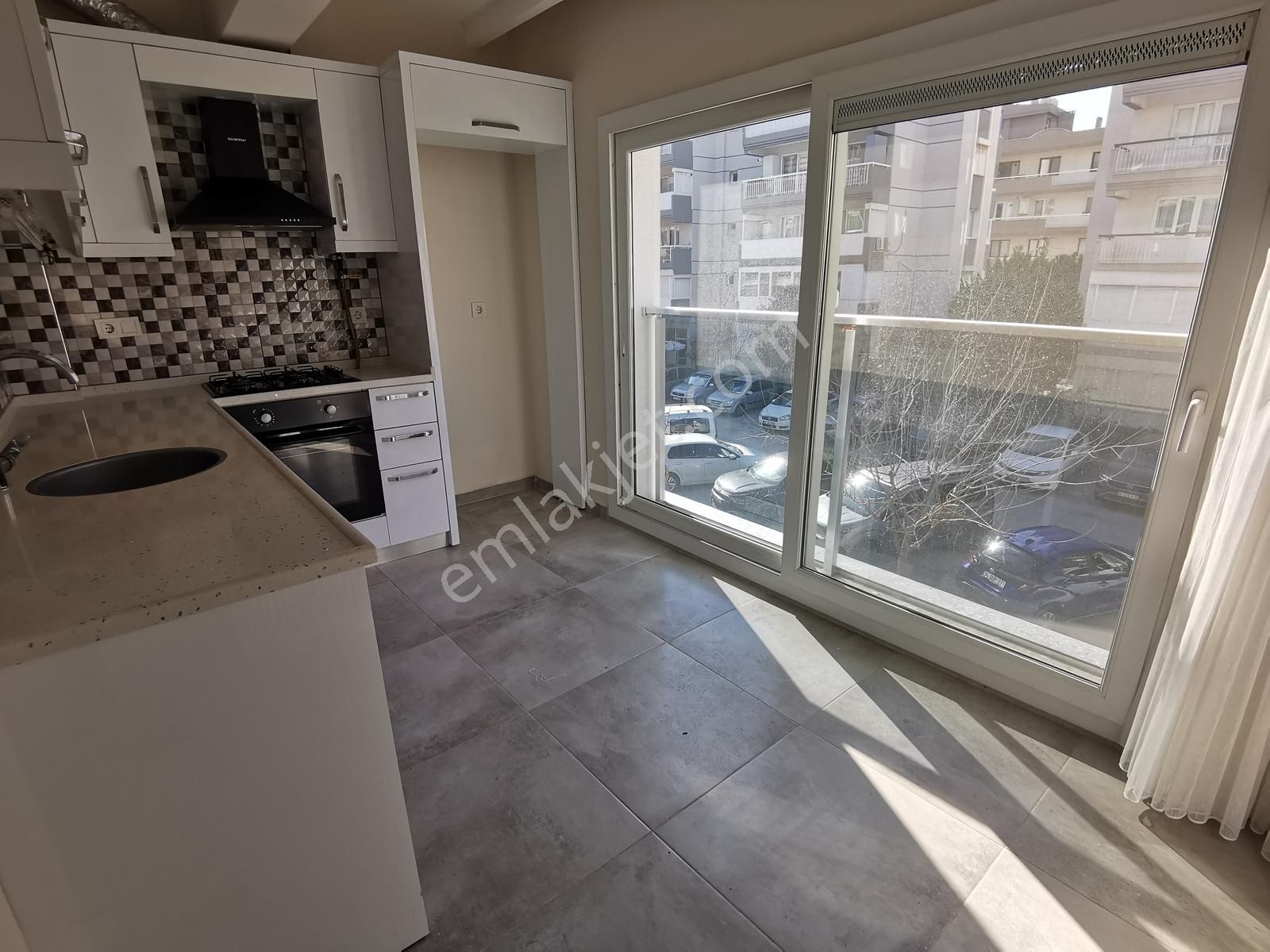 Demirköprü İzban Yakını Geniş Sokak'ta Kiralık Arakat 2+1 Daire - Görsel 5