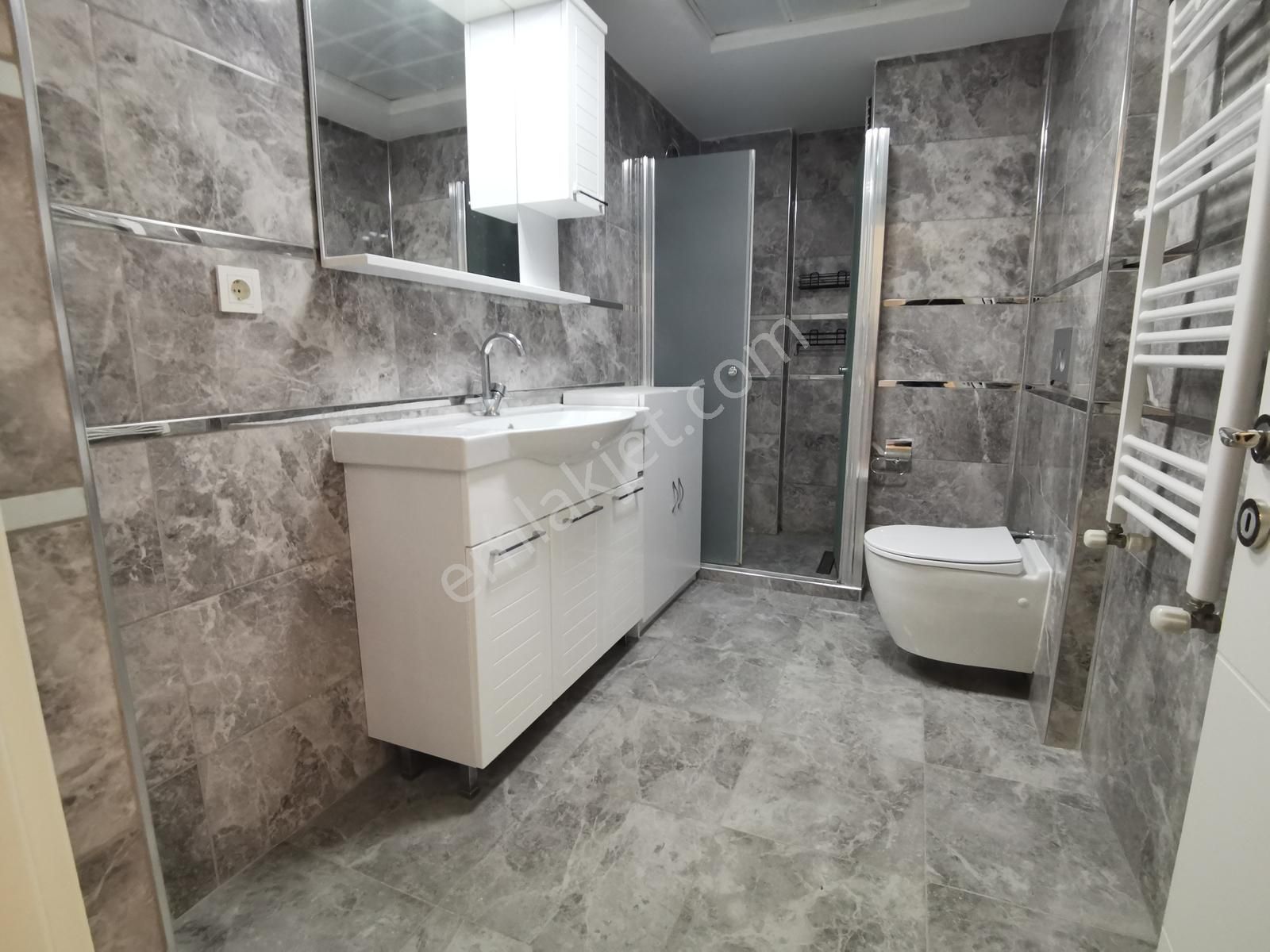 Demirköprü İzban Yakını Geniş Sokak'ta Kiralık Arakat 2+1 Daire - Görsel 13