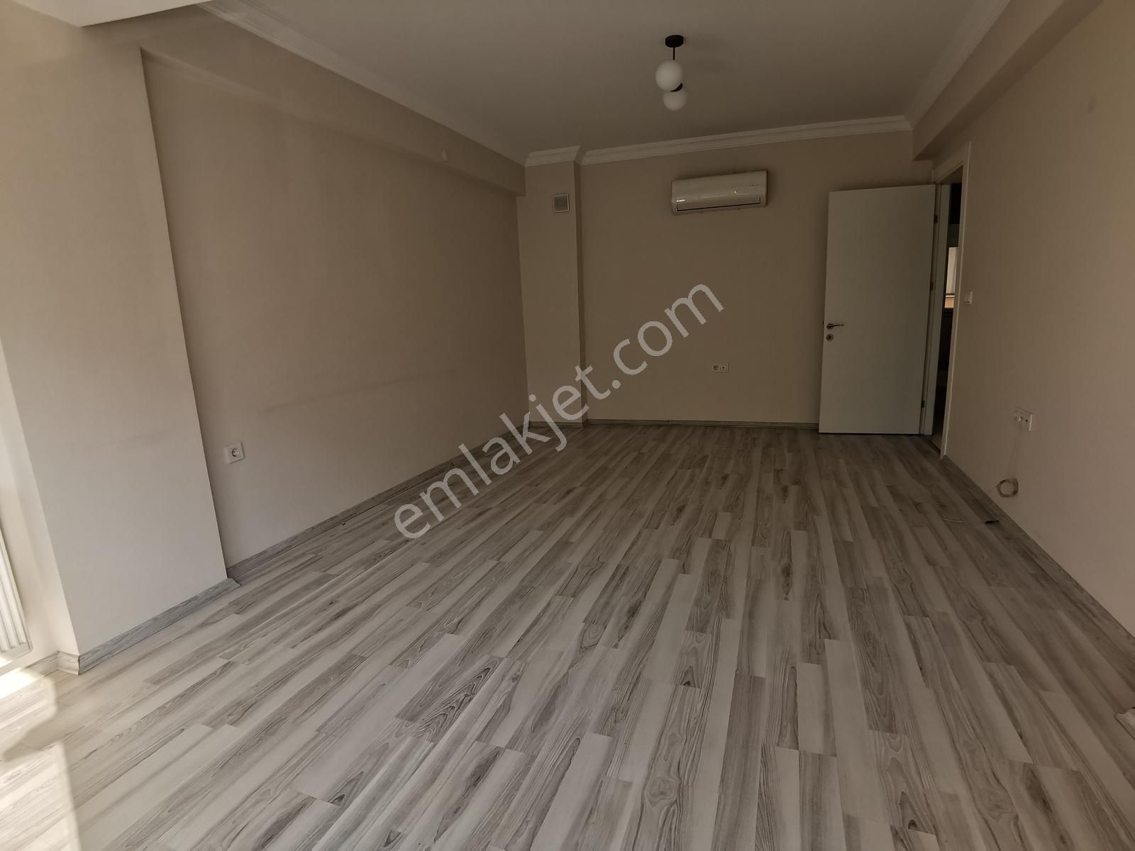 Demirköprü İzban Yakını Geniş Sokak'ta Kiralık Arakat 2+1 Daire - Görsel 8