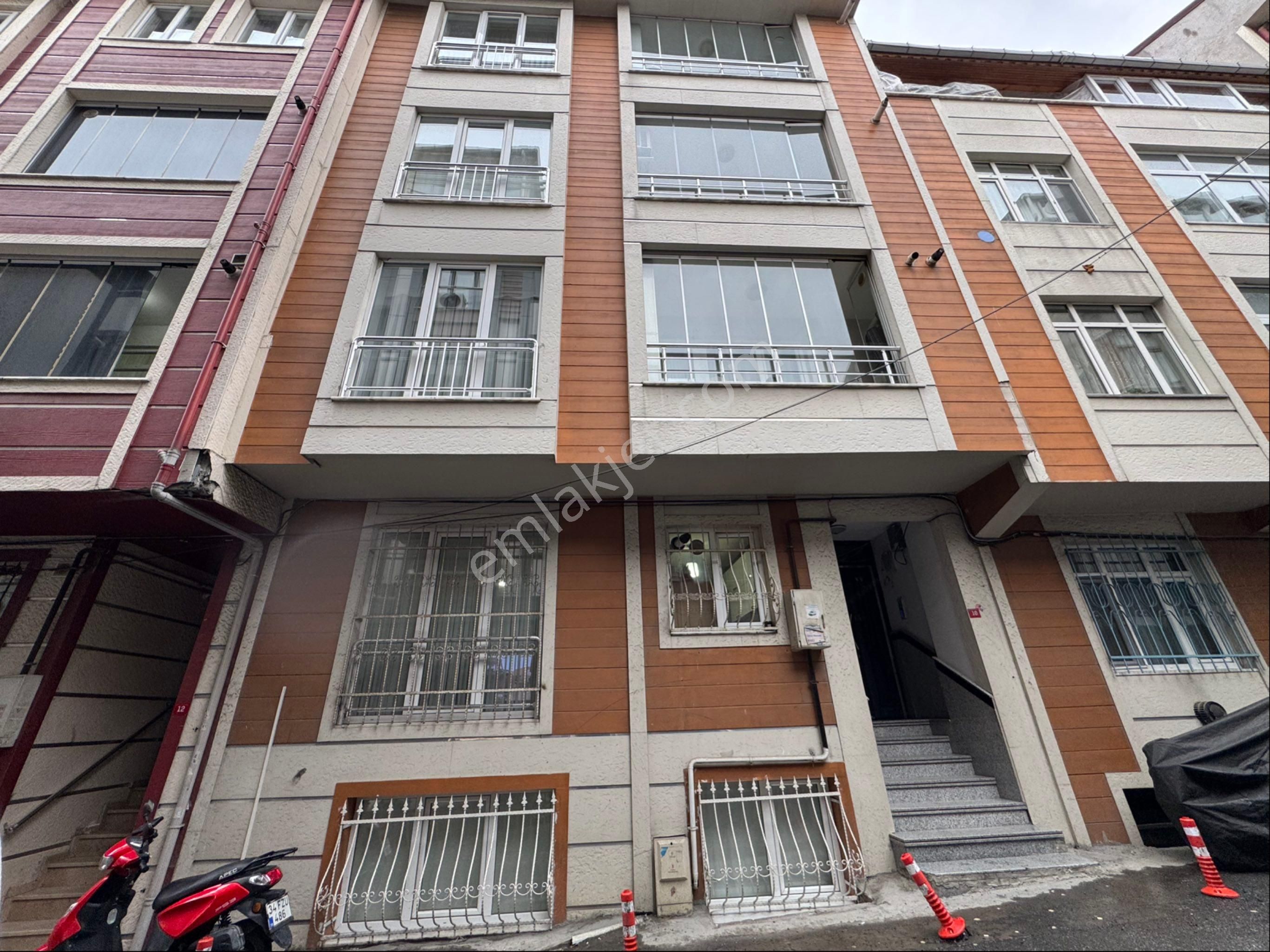 Molla Team Gaziosmanpaşa Merkez Mahallesi İstiklal Sokakta 2+1 Yüksek Giriş Daire Satılık