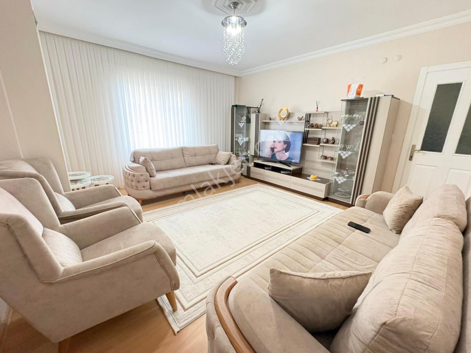 Mertcan'dan Velibaba Mah. Ebeveyn Banyolu Ara Kat Fırsat 2+1