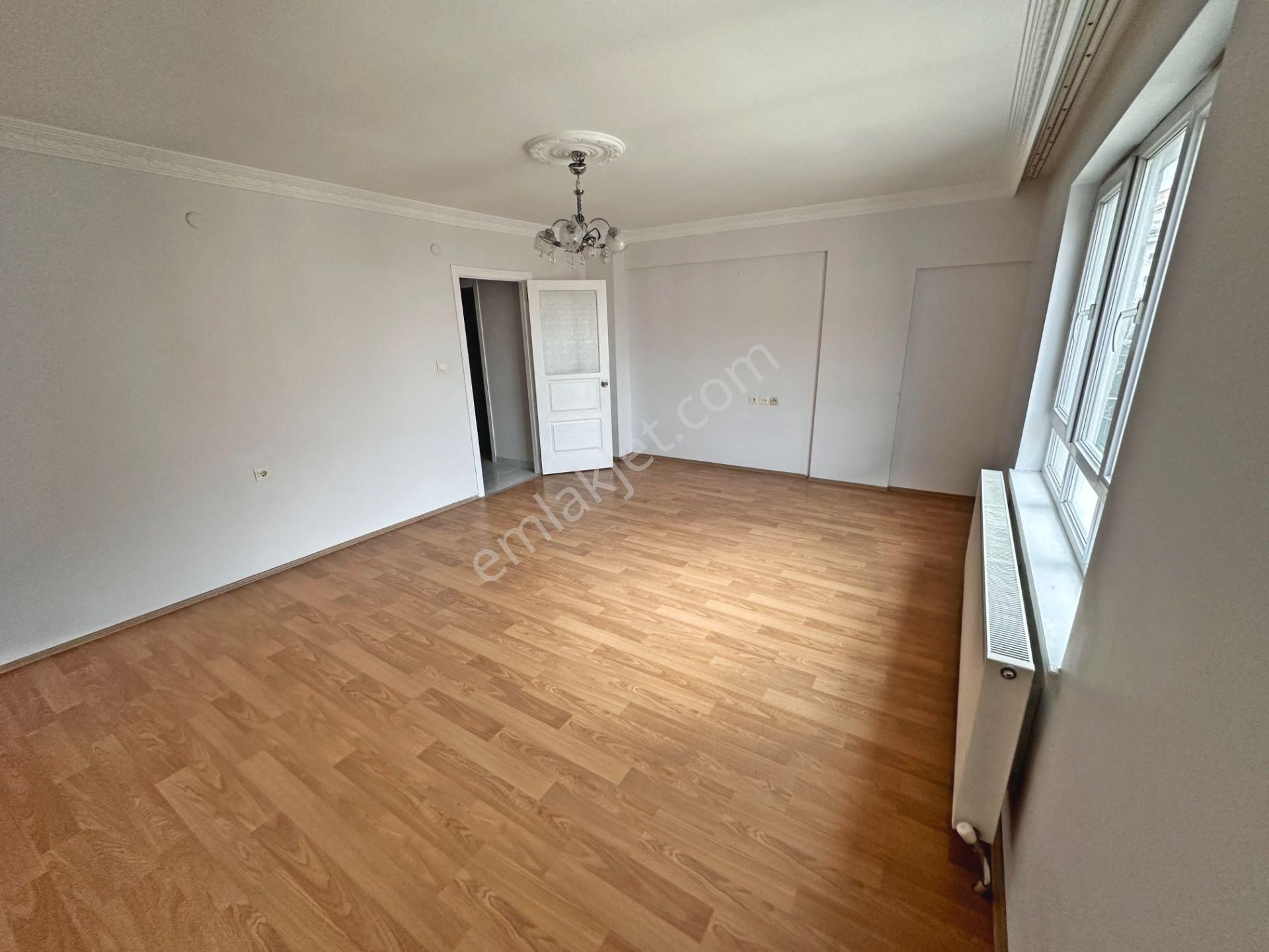 Bahçelerüstü'nde Ara Katta Asansörlü Önü Açık 3+1 Satılık Daire