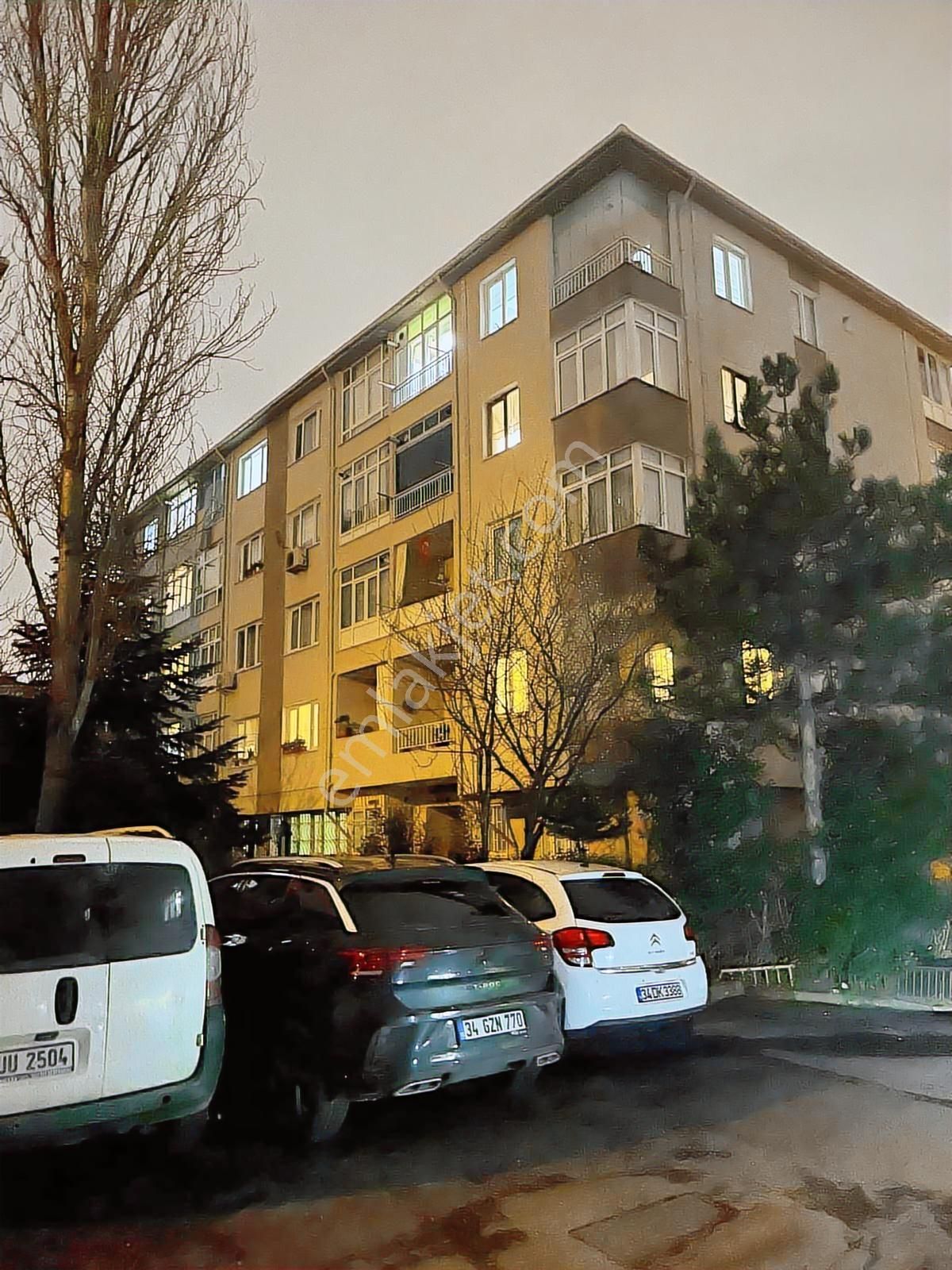 Site İçerisinde İsfanbul- Vialand Avm'e Yakın 2+1 Kısmi Eşyalı