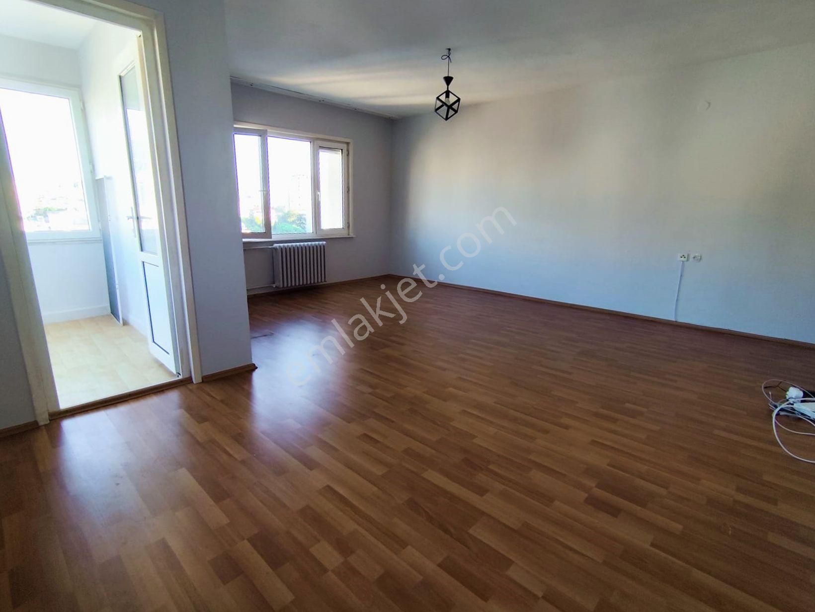 Mertcan Dan Yakakent Sitesinde Kapalı Balkonlu 3+1 Fırsat Kiralık - Görsel 2