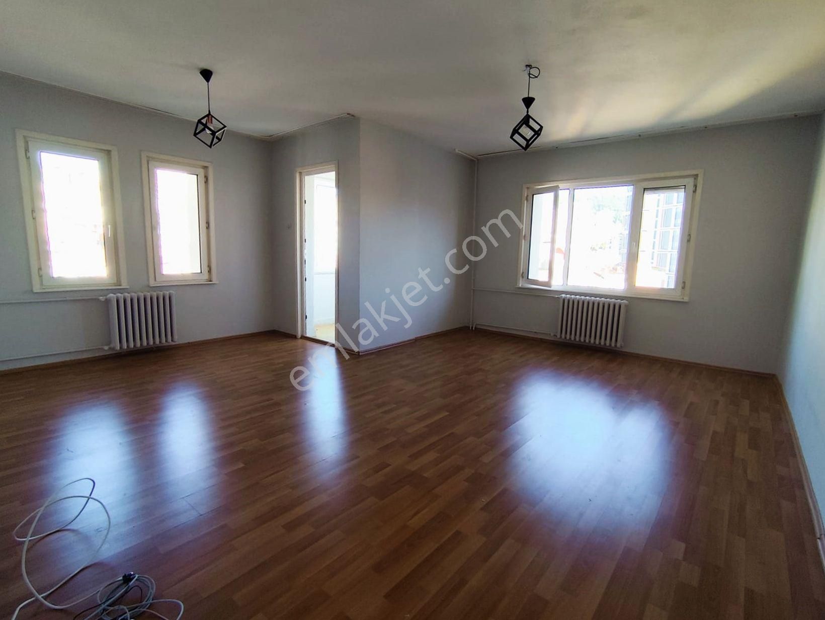 Mertcan Dan Yakakent Sitesinde Kapalı Balkonlu 3+1 Fırsat Kiralık - Görsel 3