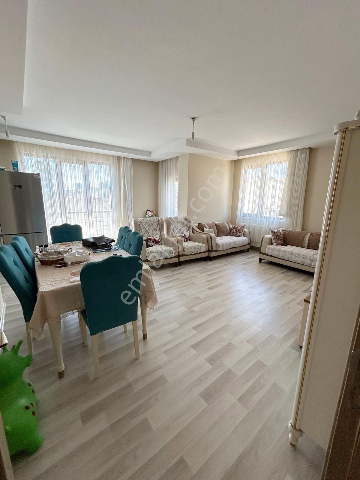 Mertcan Dan Adnan Kahveci Metroya Yürüme 2,5+1 Amerikan Mutfaklı Arakat