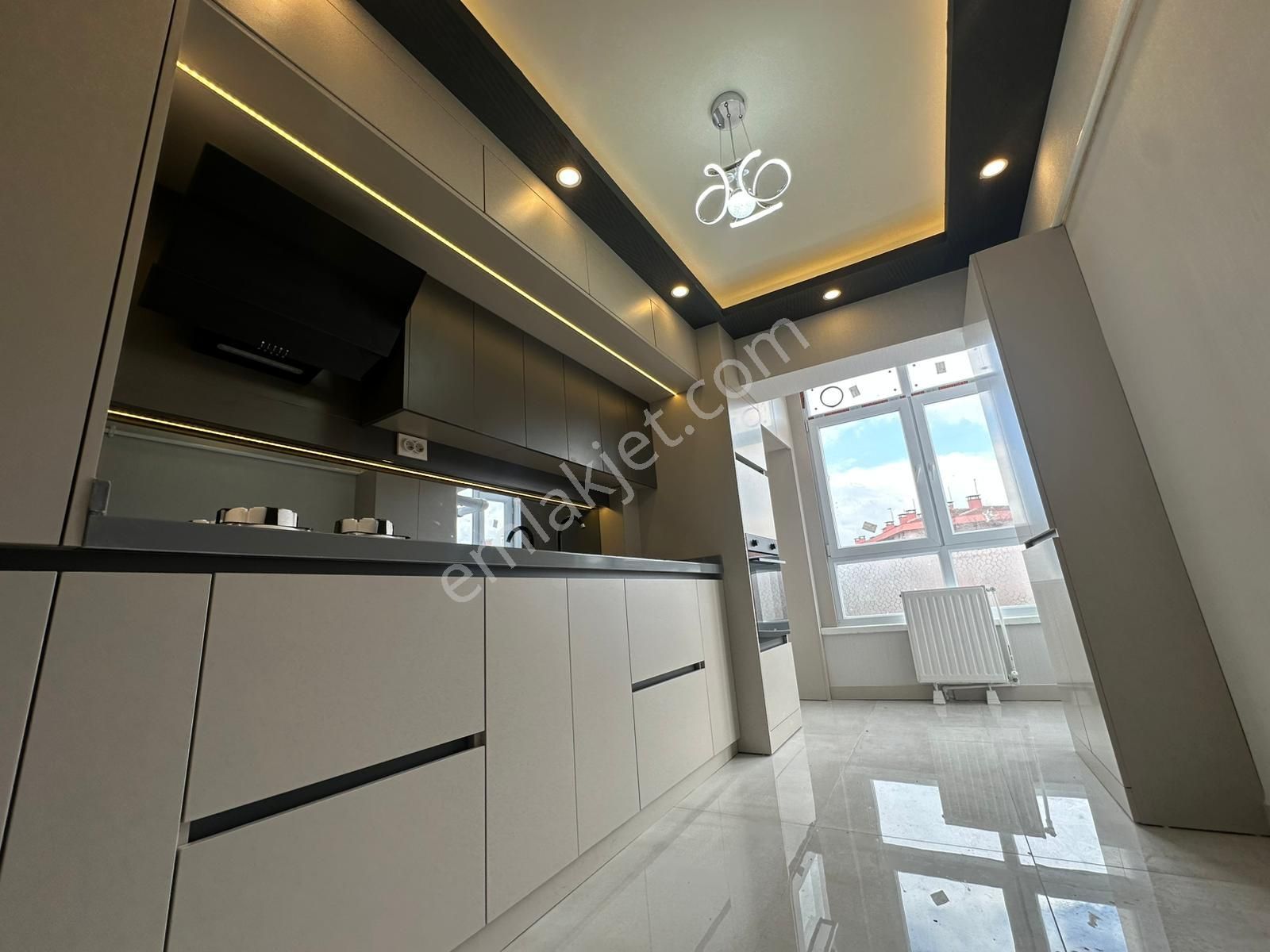 Emlak Danışmanımdan Ahievran Da 3+1 1. Kat Okullara Belediyeye Yakın Satılık Daire