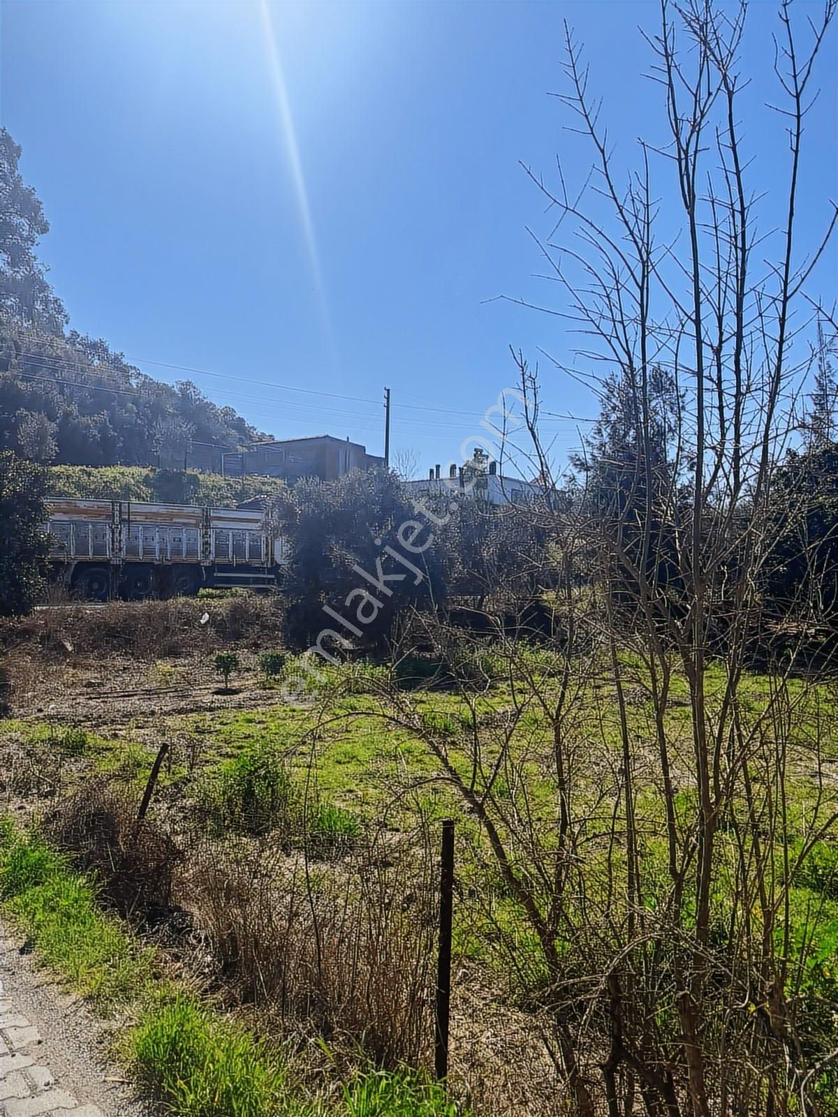 Satılık Köşe Parsel 2 Ayrı Tapu Emsallerinin Altında Fiyat