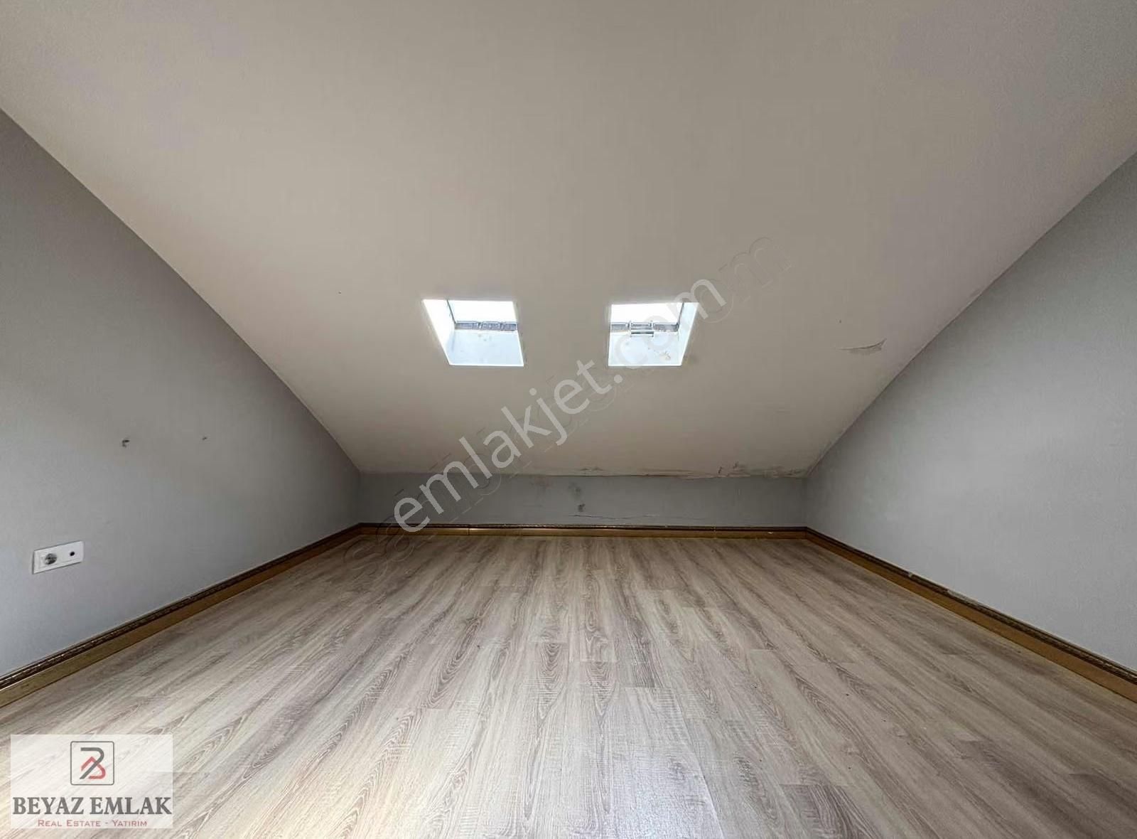 Beyaz Emlak'tan Teraslı Otoparklı Konum Avantajlı Kiralık 4+1 - Görsel 2