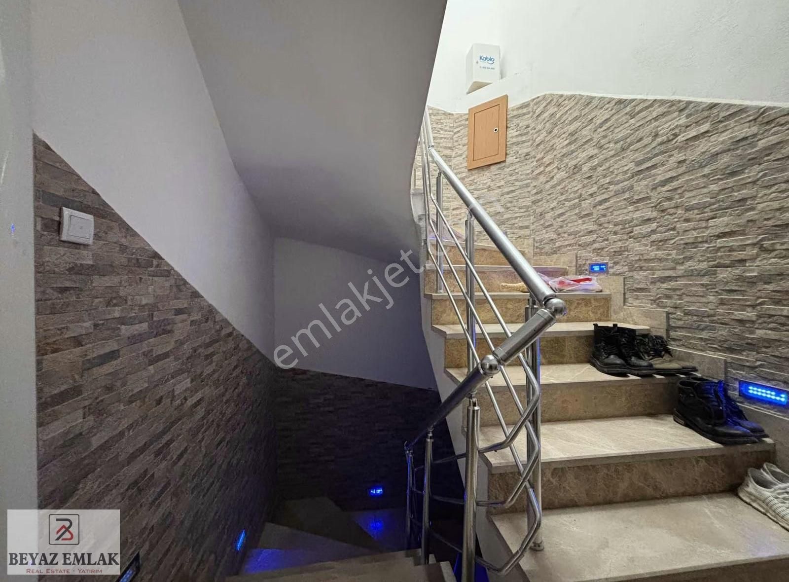 Beyaz Emlak'tan Teraslı Otoparklı Konum Avantajlı Kiralık 4+1 - Görsel 3