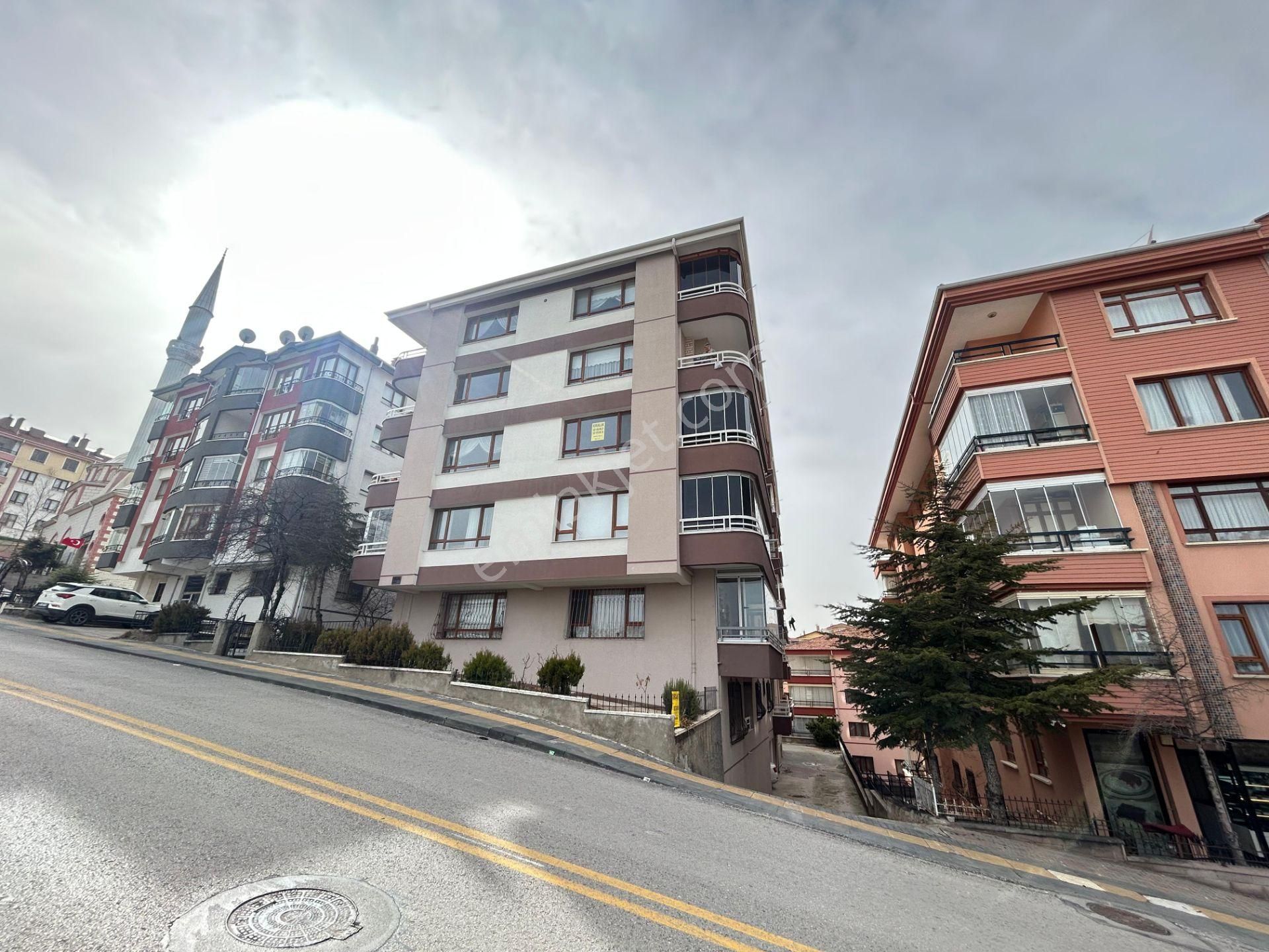 Taner'den Öveçler'de 3+1 Çift Balkonlu Bağımsız Asansörlü Otoparklı Temiz Daire - Görsel 10