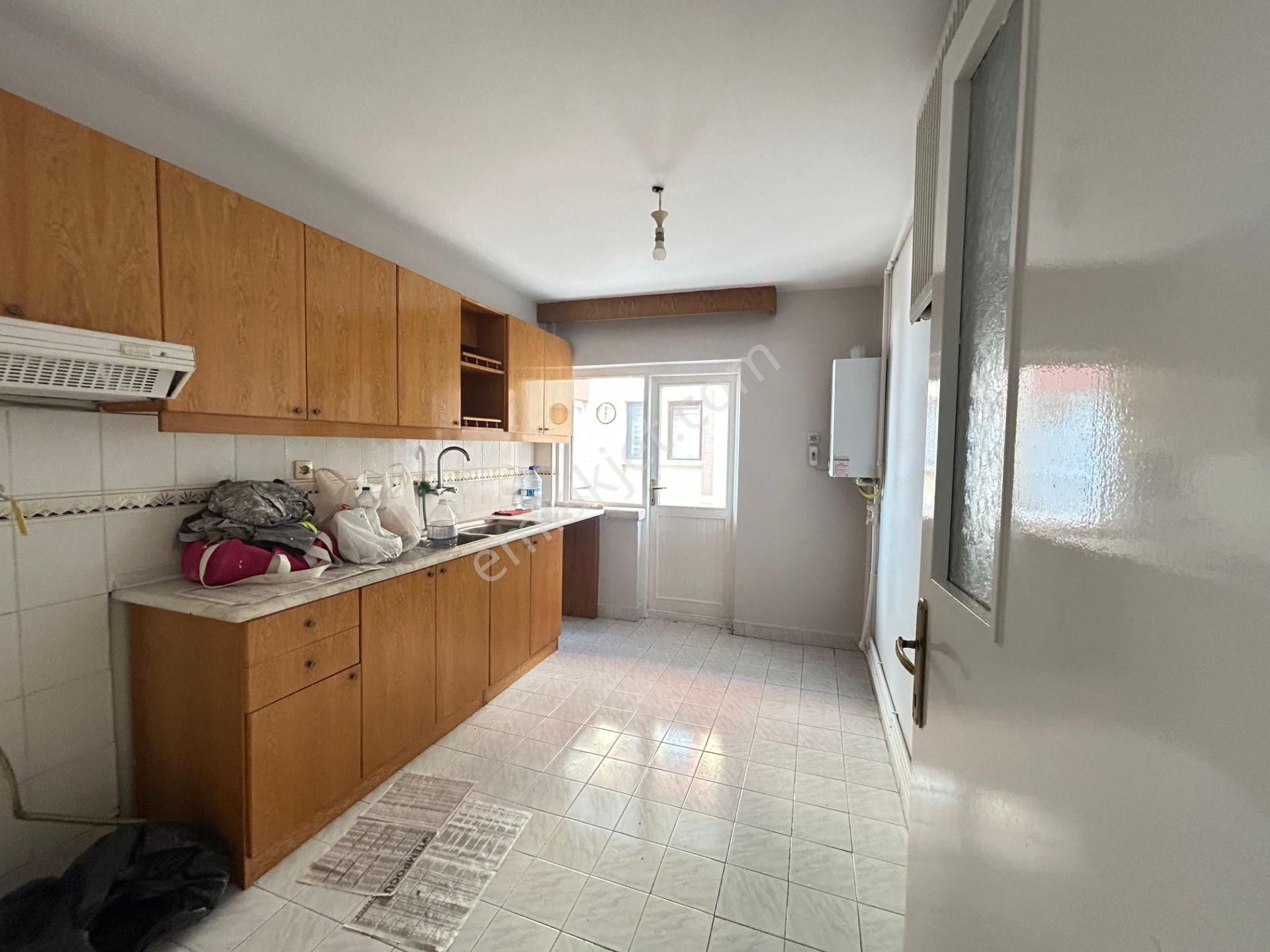 Taner'den Sokullu Cad'de 2+1 Orta Katta Manzaralı Salon Bağımsız - Görsel 15