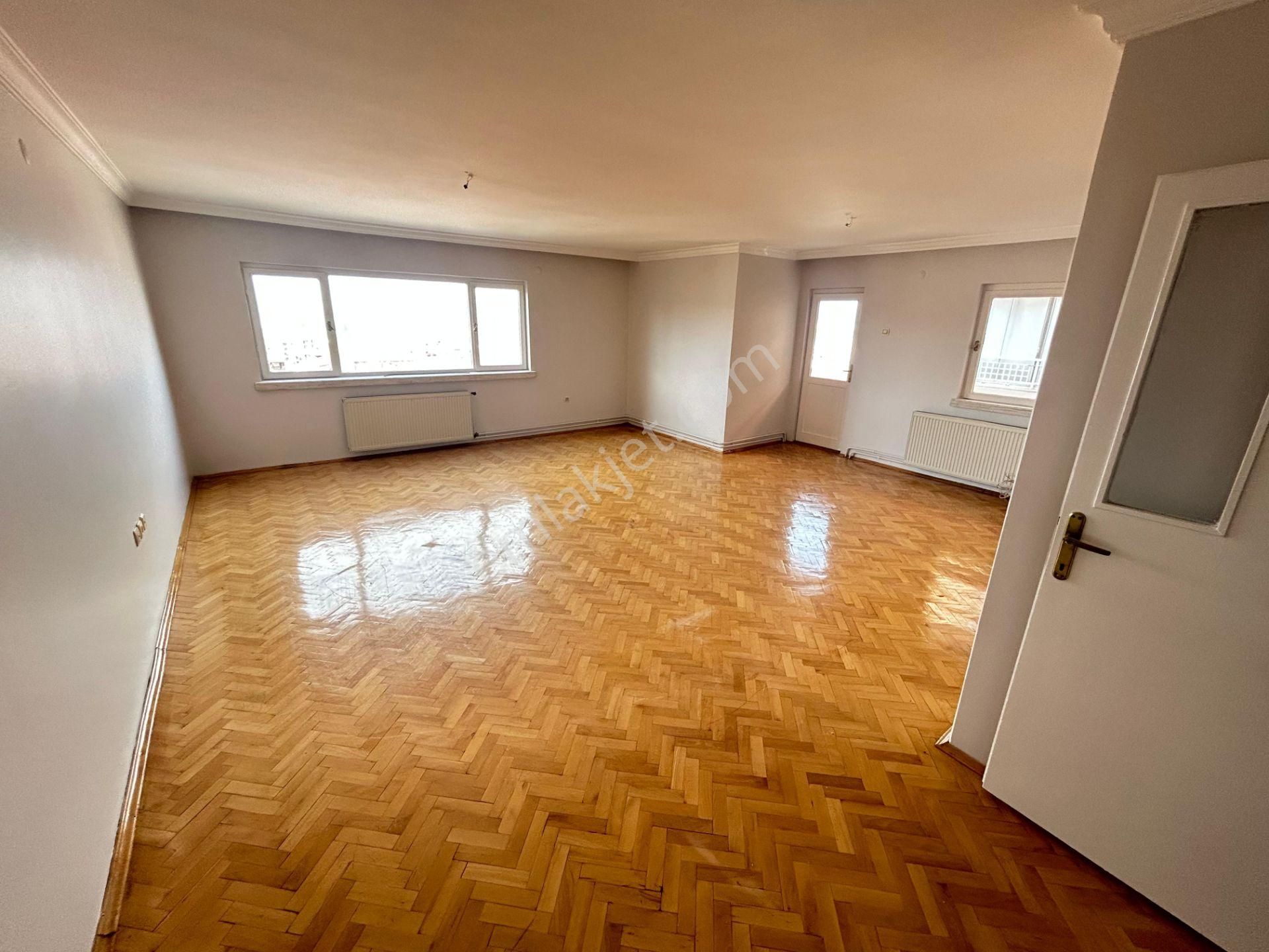 Taner'den Sokullu Cad'de 2+1 Orta Katta Manzaralı Salon Bağımsız - Görsel 31