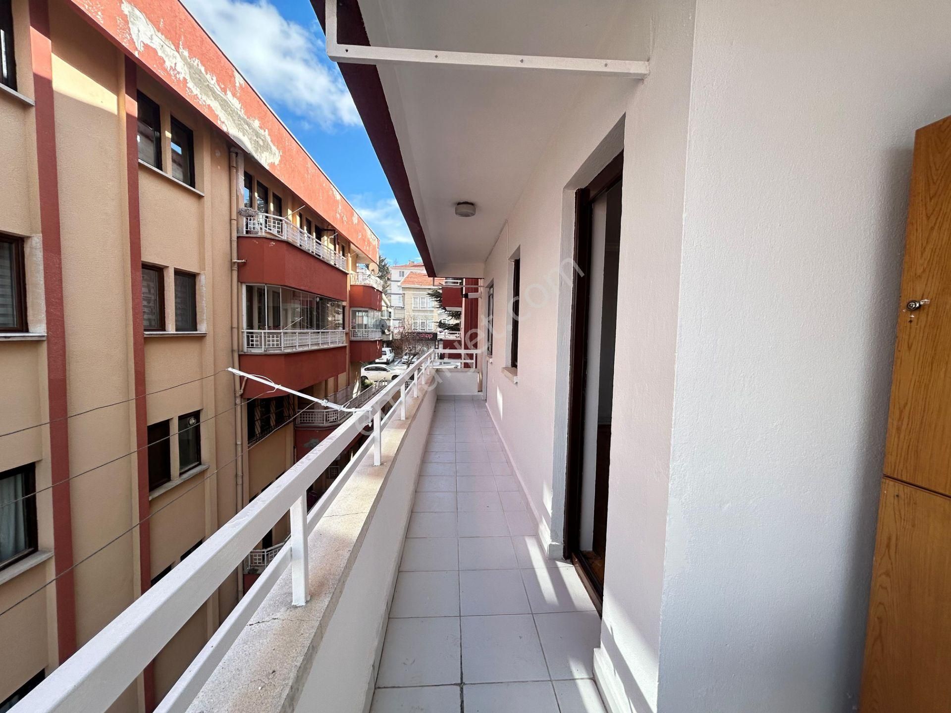 Taner'den Sokullu Cad'de 2+1 Orta Katta Manzaralı Salon Bağımsız - Görsel 7