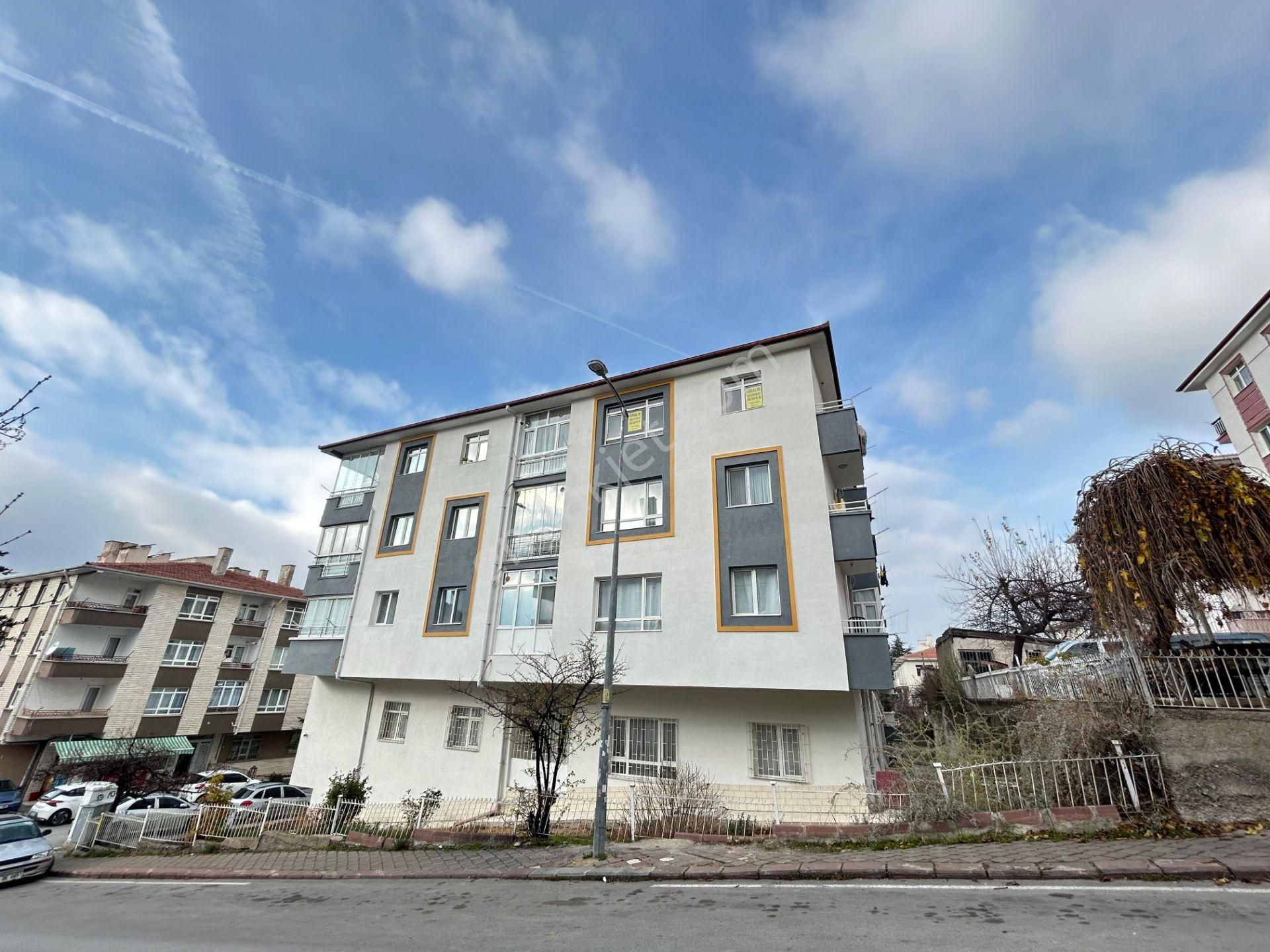 Taner'den Dikmen Sokullu'da 3+1 Kombili Güney Doğu Üst Kat Ön Cephe - Görsel 6