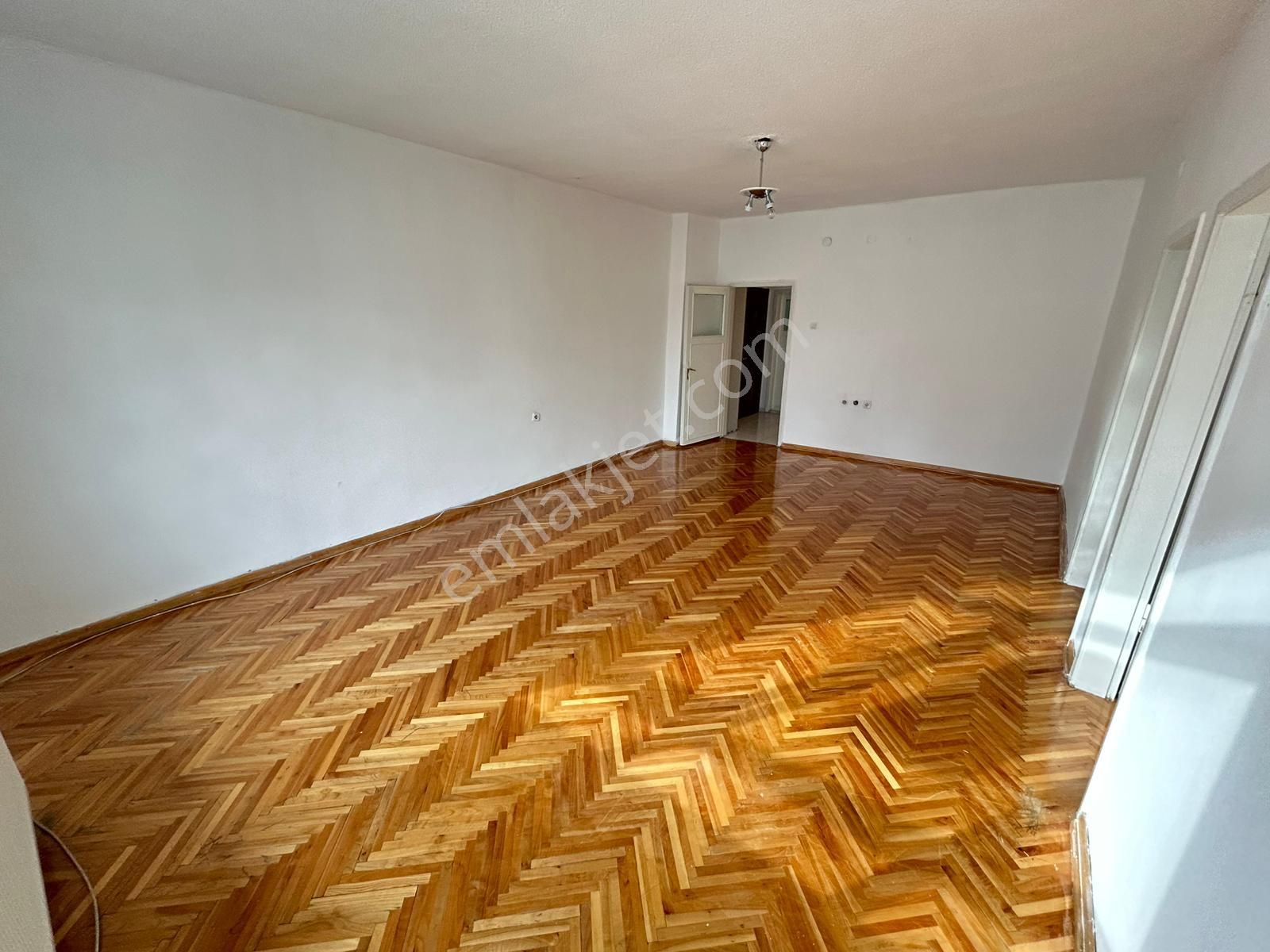 Taner'den Dikmen Sokullu'da 3+1 Kombili Güney Doğu Üst Kat Ön Cephe - Görsel 14