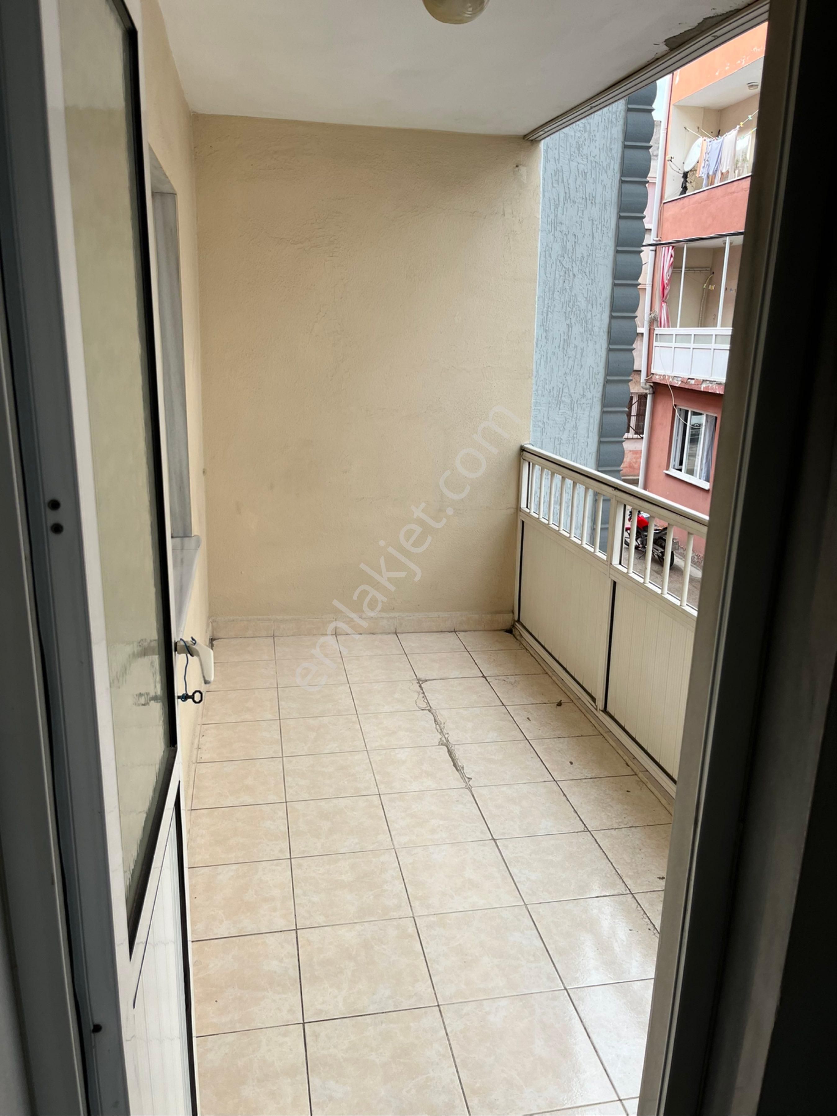 İyi Konumda Okullara Yakın Aile Apartmanı - Görsel 11