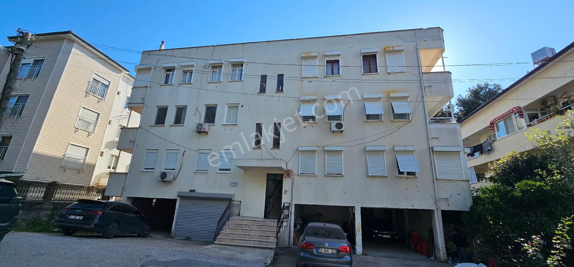 Şehrin Ortasında Doğayla İç İçe Deniz Manzaralı Satılık Geniş 2+1 Daire