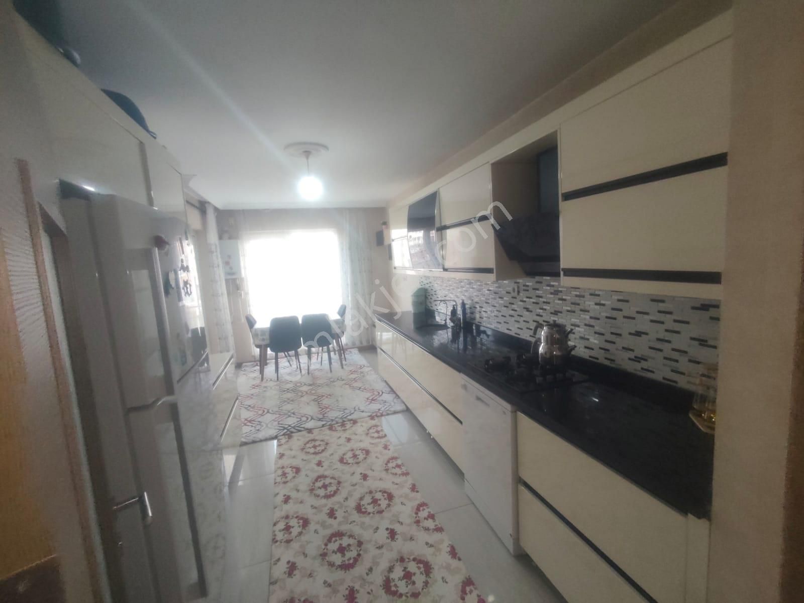 Yılmaz Gayrimenkulden 180 Metre Kare Net Ebeveyn Benyolu Kacırılmayacak 4+1 Fırsat Dairesi - Görsel 3