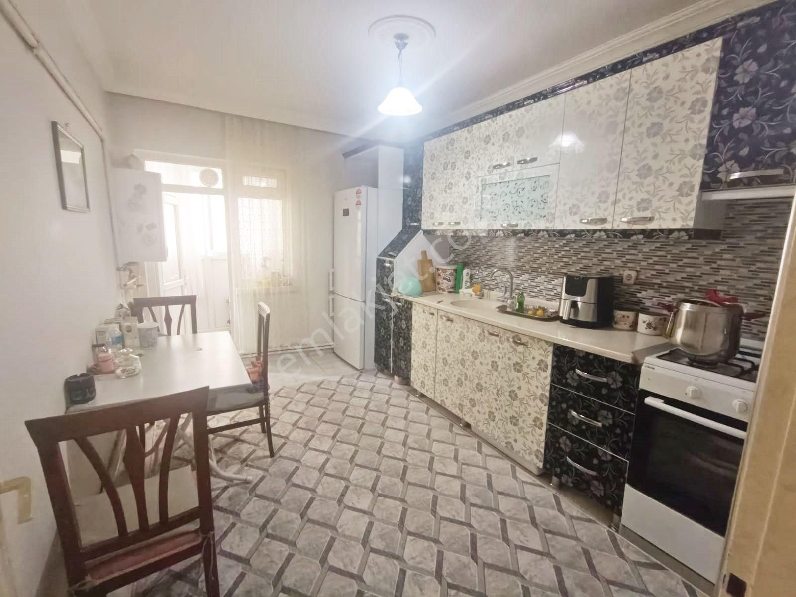 Sincan Atatürk Mhde 2+1 Yüksek Giriş Kat Konumunda Yapılı Balkonlu Daire