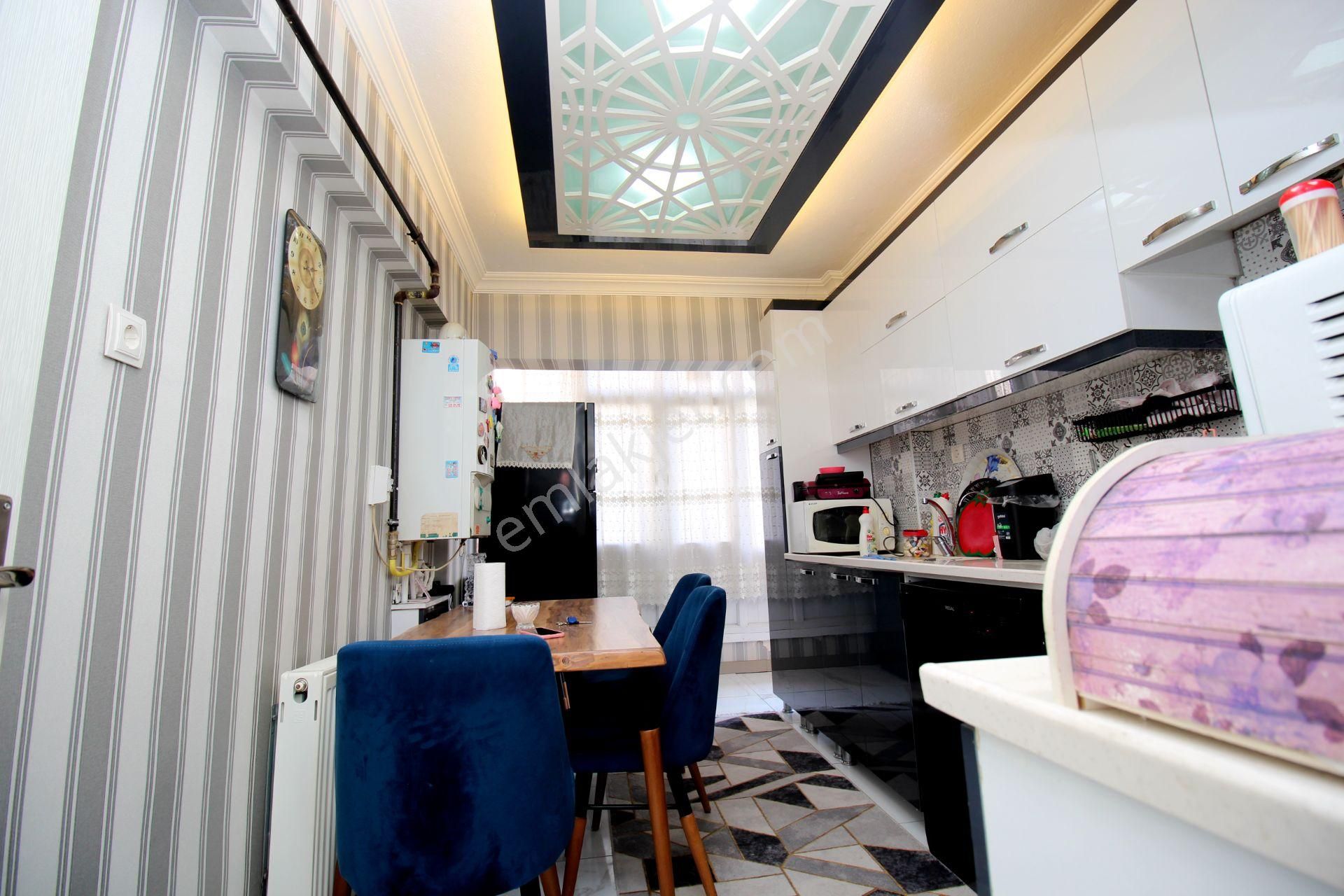 Emre Emlak'tan Cadde Üzeri Lüks Yapılı 2+1 Satılık Daire - Görsel 14