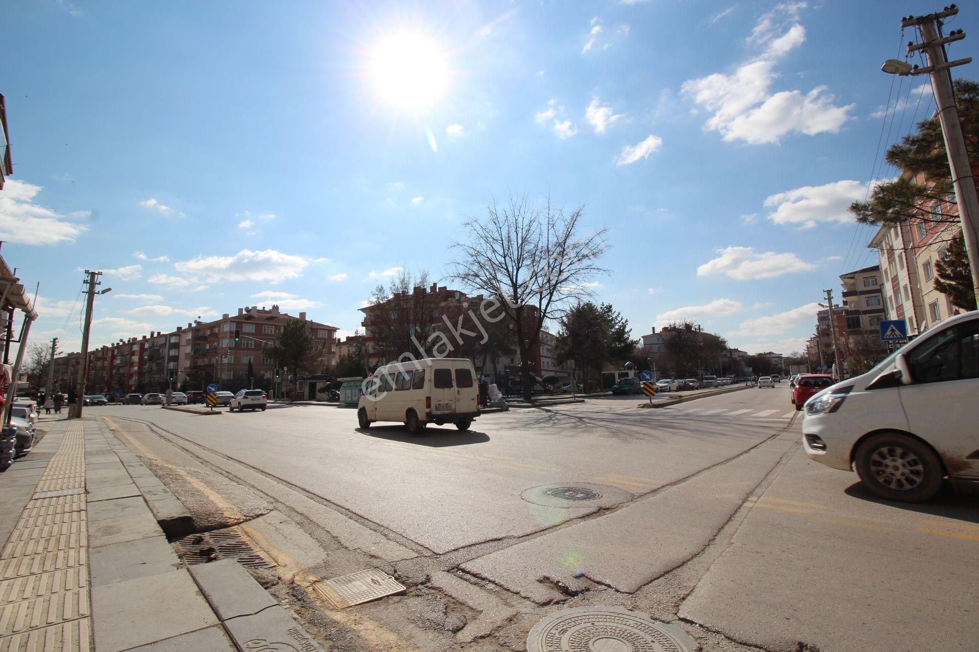 Emre Emlak'tan Cadde Üzeri Lüks Yapılı 2+1 Satılık Daire - Görsel 35