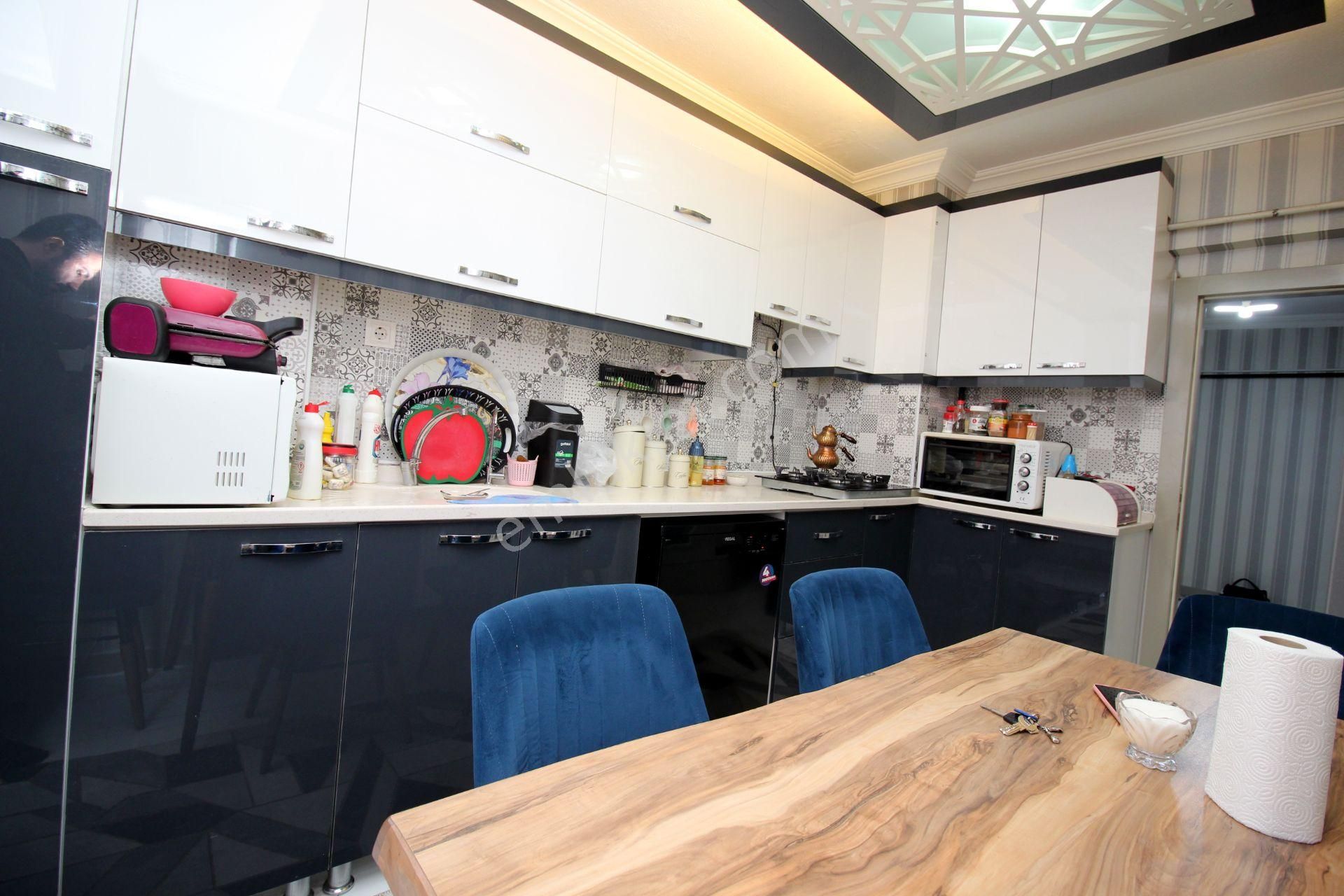 Emre Emlak'tan Cadde Üzeri Lüks Yapılı 2+1 Satılık Daire - Görsel 17