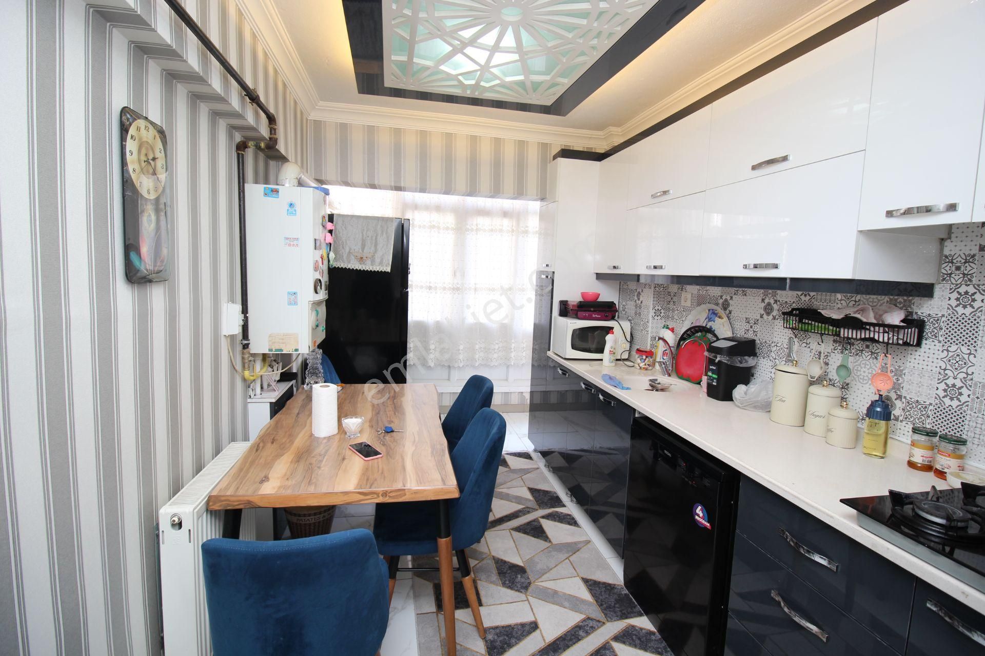 Emre Emlak'tan Cadde Üzeri Lüks Yapılı 2+1 Satılık Daire - Görsel 16