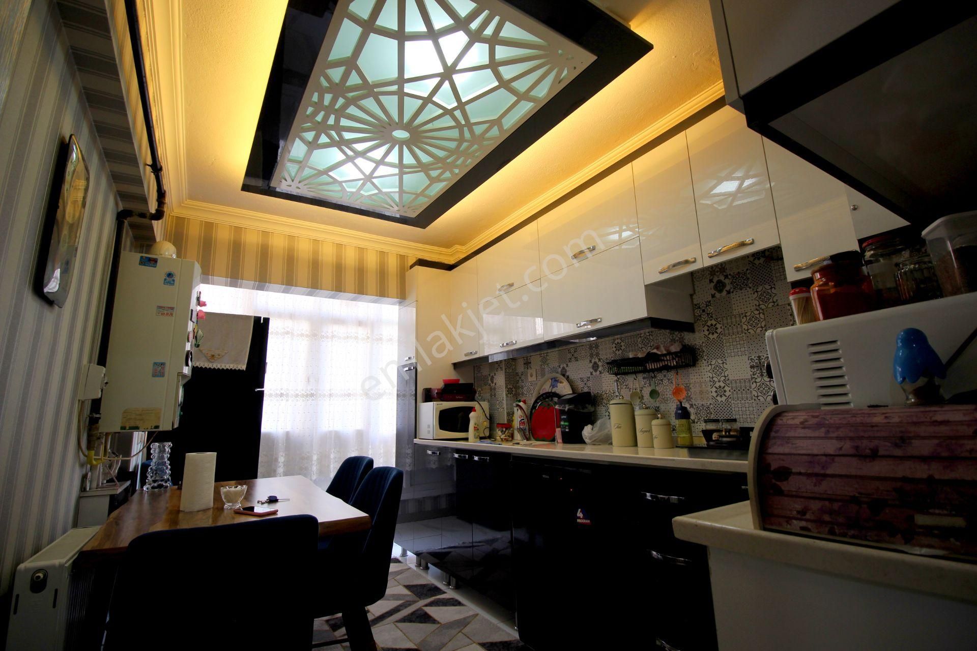 Emre Emlak'tan Cadde Üzeri Lüks Yapılı 2+1 Satılık Daire - Görsel 2