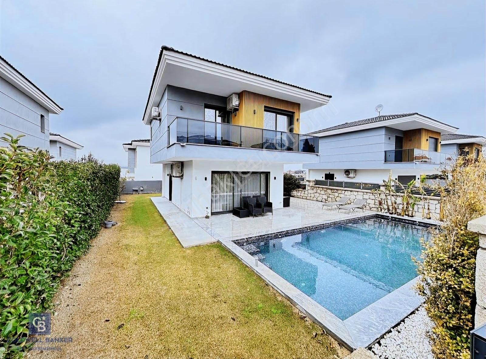 Reisdere'de Havuzlu Lüks Satılık 3+1 Villa