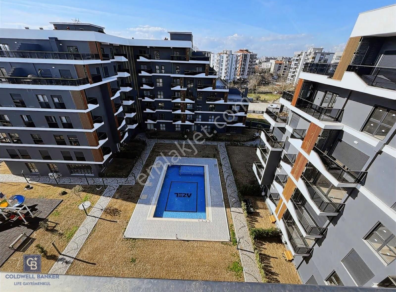 Azel Deluxe Sitesi Teraslı 2+1 Satılık Daire