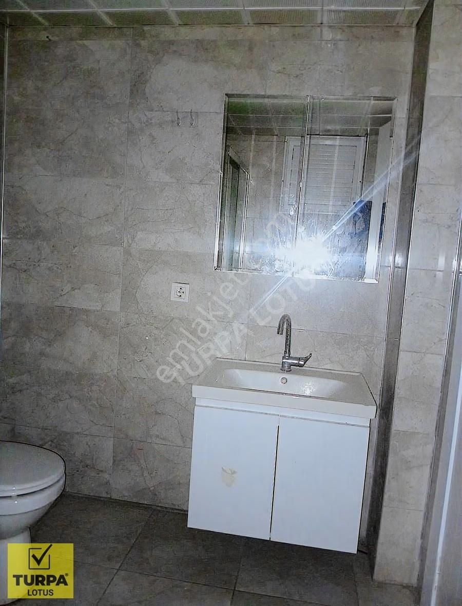 Merkezi Konumda, Komple Yenilenmiş, Havuzlu Sitede Kiralık 2+1 - Görsel 24