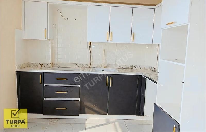 Merkezi Konumda, Komple Yenilenmiş, Havuzlu Sitede Kiralık 2+1 - Görsel 6
