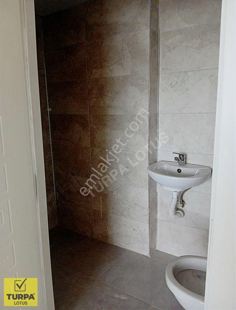 Merkezi Konumda, Komple Yenilenmiş, Havuzlu Sitede Kiralık 2+1 - Görsel 22