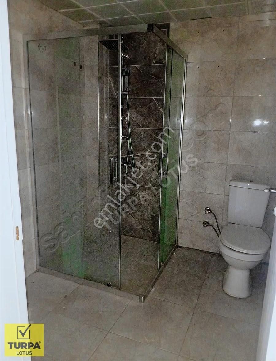 Merkezi Konumda, Komple Yenilenmiş, Havuzlu Sitede Kiralık 2+1 - Görsel 4