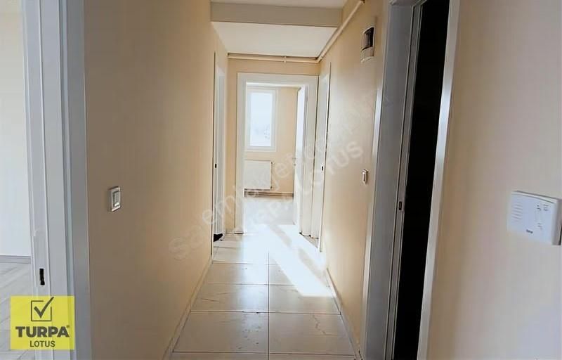 Merkezi Konumda, Komple Yenilenmiş, Havuzlu Sitede Kiralık 2+1 - Görsel 26