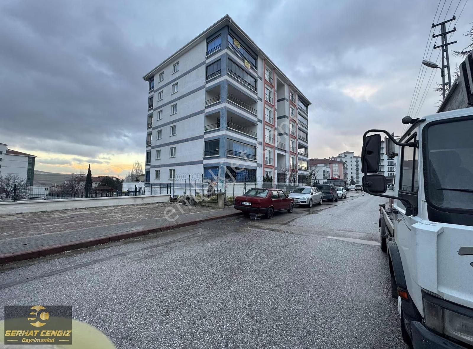 Yakacık Sağlık Ocağı Karşısı, Full Yapılı 4+1 Daire