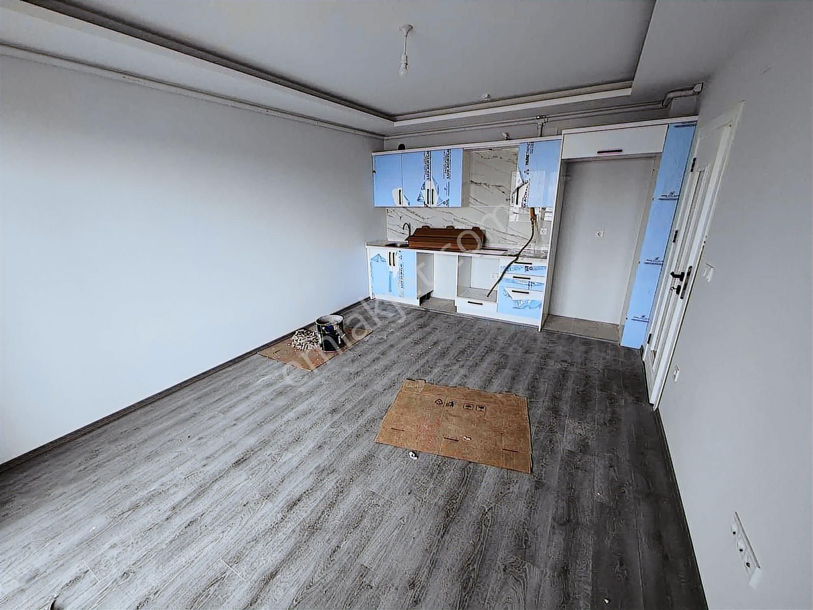 Üniversite Mahallesinde Sıfır Eşyalı Kiralık 1+1 Daire