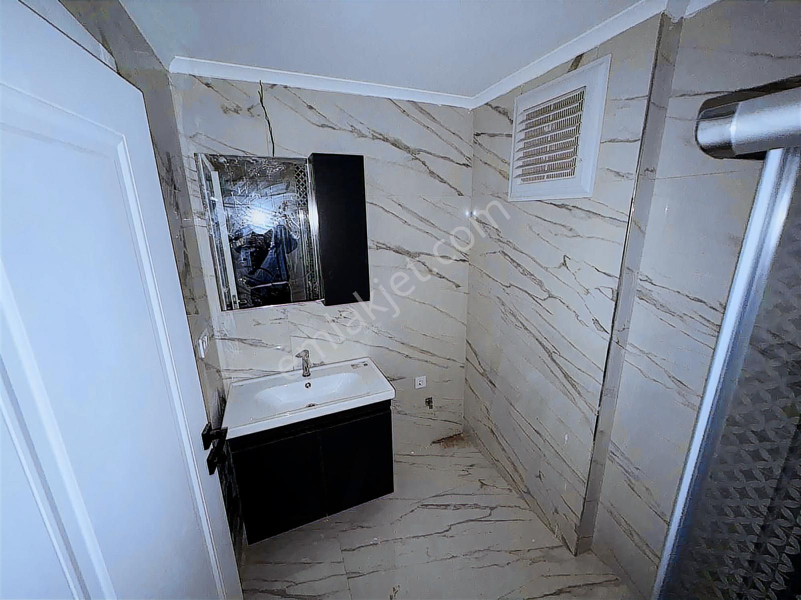 Üniversite Mahallesinde Sıfır Eşyalı Kiralık 1+1 Daire - Görsel 3