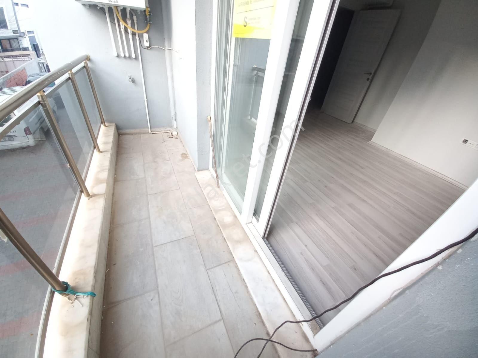 Bergama Doğalgazlı Üçlü Ankastre Setli Asansörlü 1+1 Ara Kat Kiralık Daire - Görsel 14