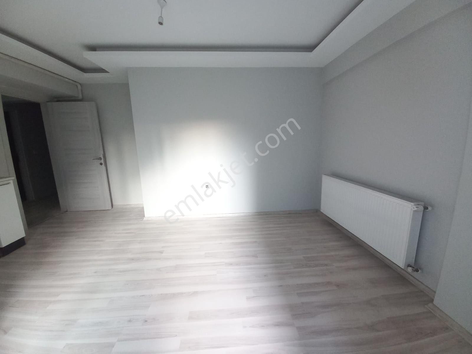 Bergama Doğalgazlı Üçlü Ankastre Setli Asansörlü 1+1 Ara Kat Kiralık Daire - Görsel 13