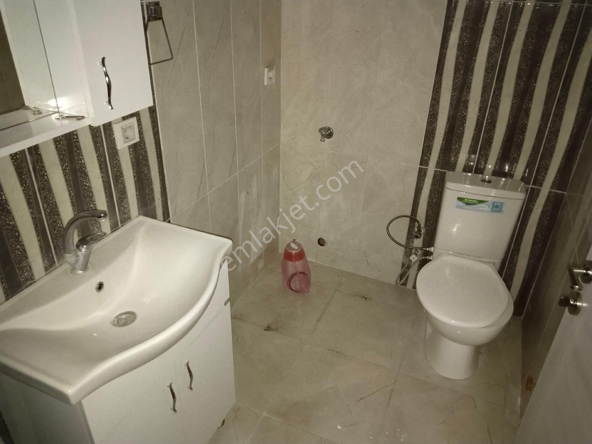 Bergama Doğalgazlı Üçlü Ankastre Setli Asansörlü 1+1 Ara Kat Kiralık Daire - Görsel 20