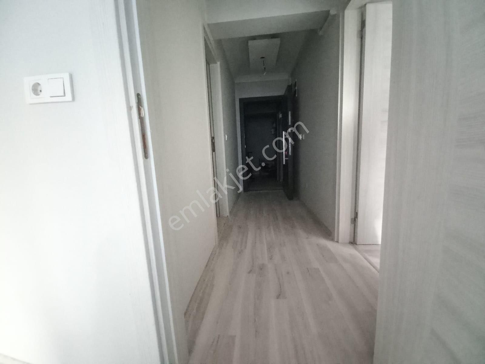 Bergama Doğalgazlı Üçlü Ankastre Setli Asansörlü 1+1 Ara Kat Kiralık Daire - Görsel 15