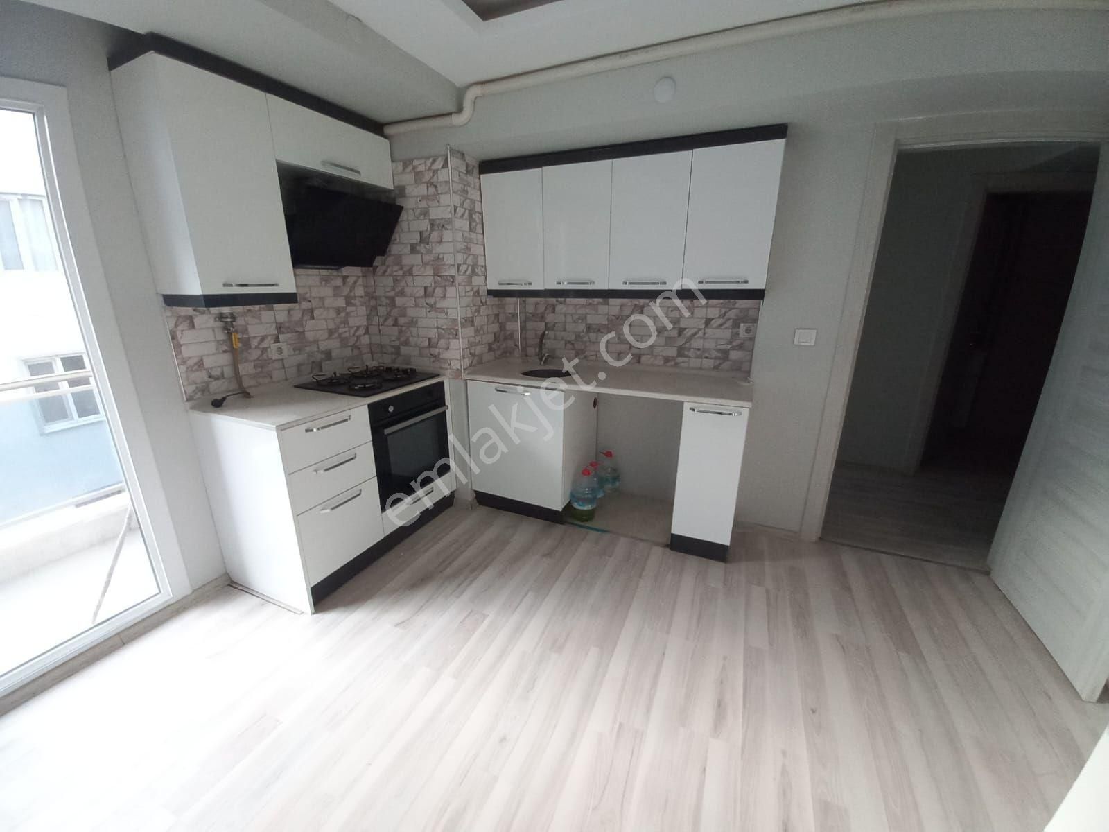 Bergama Doğalgazlı Üçlü Ankastre Setli Asansörlü 1+1 Ara Kat Kiralık Daire - Görsel 11