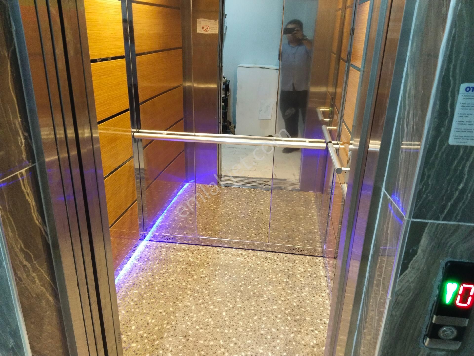 Bergama Doğalgazlı Üçlü Ankastre Setli Asansörlü 1+1 Ara Kat Kiralık Daire - Görsel 18