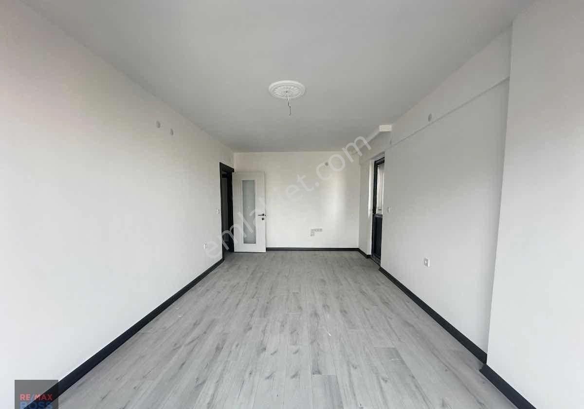 Esat'ta Şehir Manzaralı - Kapalı Mutfaklı - Geniş 1+1 Daire - Görsel 9