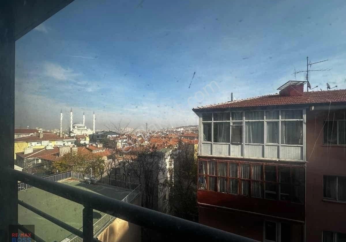 Esat'ta Şehir Manzaralı - Kapalı Mutfaklı - Geniş 1+1 Daire